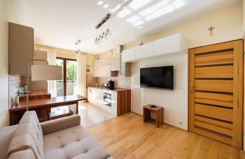 Bemowo Apartamento | Green District 2BR AirConditioned P by BookingHost