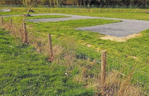 Kingswood Cabina | Green Dragon and Kitchen Pod - Sleeps 2 & Parking