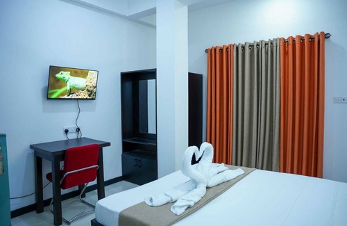 Boralesgamuwa Hotel | Green Eye luxury apartments & Hotel