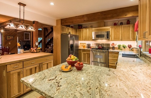 Truckee Cabina | Green Gables Mountain Lodge - Chimenea de leña - Capacidad para 12 personas - Ping Pong