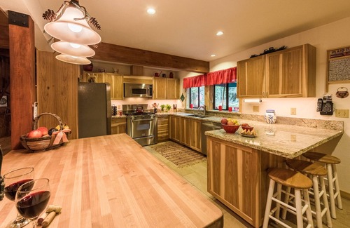 Truckee Cabina | Green Gables Mountain Lodge - Chimenea de leña - Capacidad para 12 personas - Ping Pong