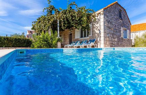 Zrnovo Casa | Green Garden House