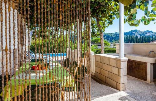 Zrnovo Casa | Green Garden House