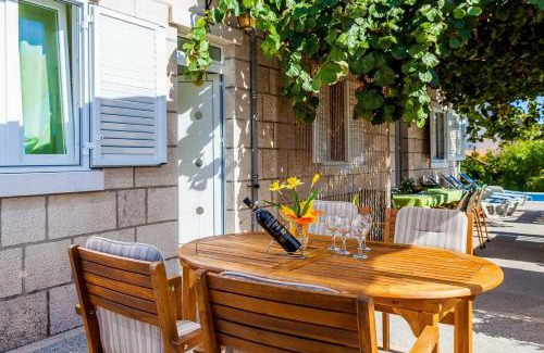 Zrnovo Casa | Green Garden House