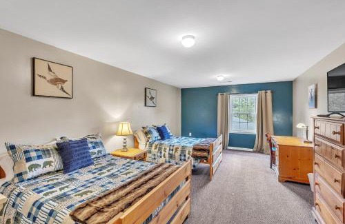 Waterford Township Hotel | Green Goose Lodge