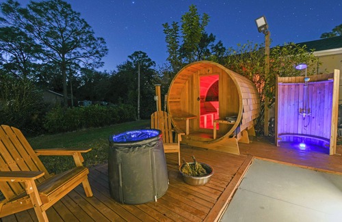 Hunt Club Casa | Green House - Luxury 5BR 17 Beds Retreat | Pool | Spa | Sauna | Cold Plunge | Events | Fun