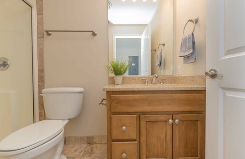 Downtown Apartamento | Green Jacket Getaway - Augusta Downtown Delight