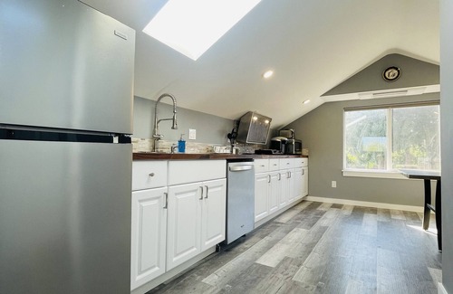 Green Lake Casa | Green Lake 1st LineHome B with Whole House Central Air Conditioners