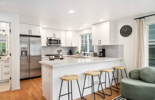 North College Park Casa | Green Lake Remodelled home with AC, garage, yard