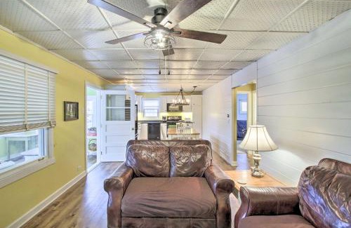 Markesan Casa | Green Lake Vacation Home with Screened Porch!