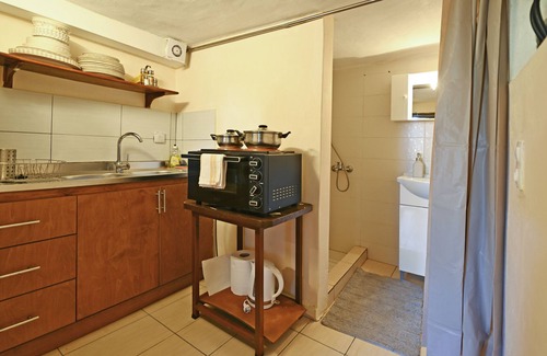 Elos Casa | Green Oasis in tranquil village