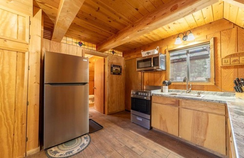 Meadow View Heights Cabina | Green Pines Cottage!