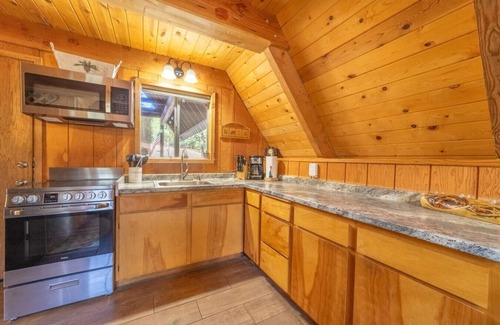 Meadow View Heights Cabina | Green Pines Cottage!