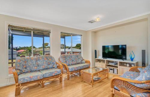 Aldinga Beach Casa | Green Reef Beach House - Aldinga Beach - C21 SouthCoast Holidays