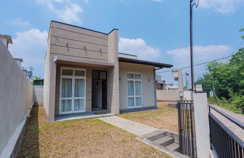 Polgasowita Casa | Green Retreat 2BR Hideout