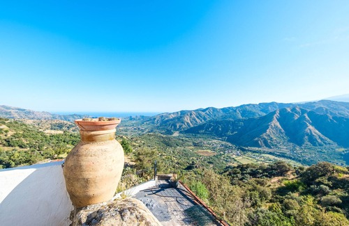 Motta Camastra Apartamento | 'Green' Room with Mountain View, Shared Pool and Terrace