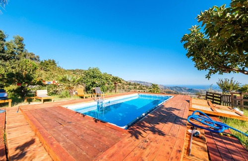 Motta Camastra Apartamento | 'Green' Room with Mountain View, Shared Pool and Terrace