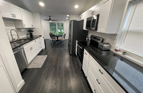 Commerce Township Casa | Greenlawn Clean/Cozy Ranch Home in Commerce