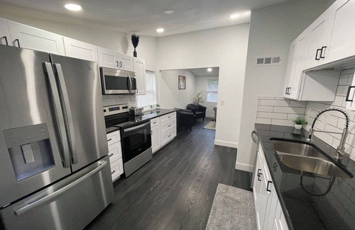 Commerce Township Casa | Greenlawn Clean/Cozy Ranch Home in Commerce