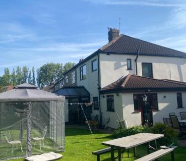 Hunts Cross Casa | Greenacre house near John Lennon airport