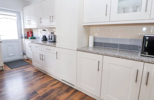 Towyn Cabaña | GREENACRES, pet friendly, character holiday cottage in Towyn