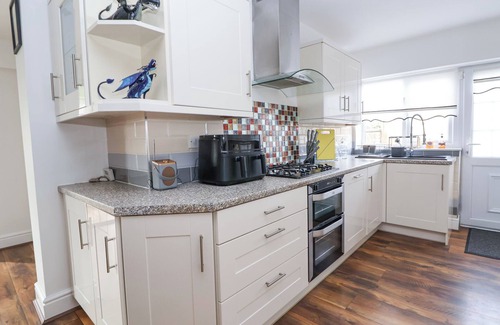 Towyn Cabaña | GREENACRES, pet friendly, character holiday cottage in Towyn
