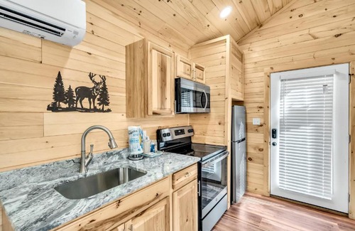 Cosby Casa | Greenbriar Place, Pickleball Court, Creek, WIFI, Mountain Views, Starting at 79"