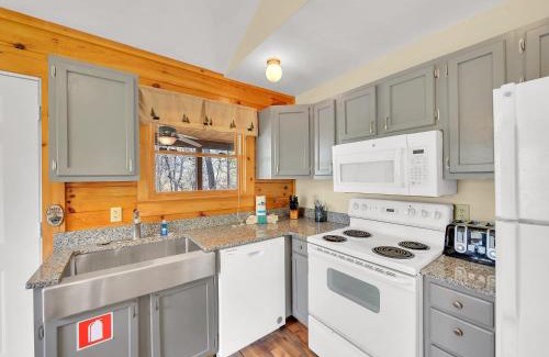 Pittman Center Casa | Greenbrier Woods cabin