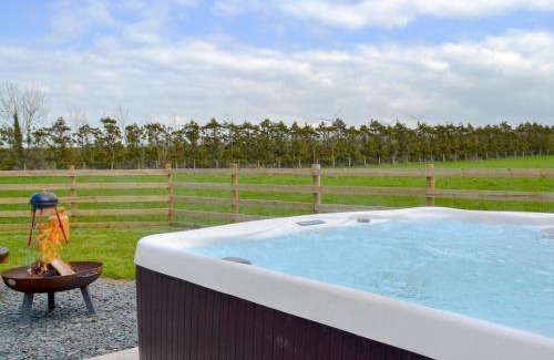 Gilcrux Casa | Greengill Farm Shepherds Hut- Ukc3632
