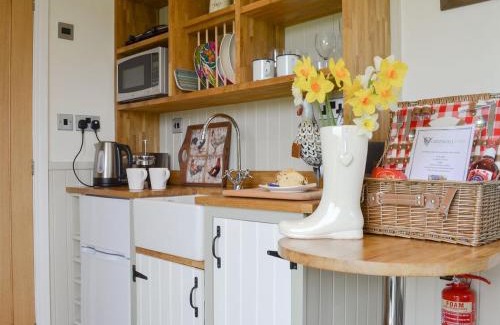 Gilcrux Casa | Greengill Farm Shepherds Hut- Ukc3632