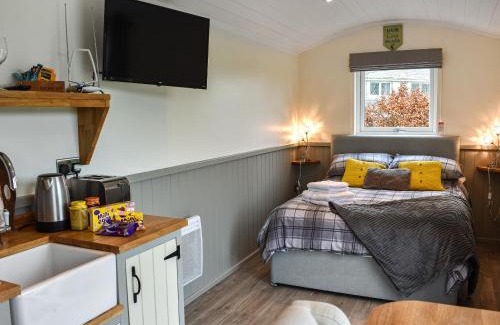 Gilcrux Casa | Greengill Farm Shepherds Hut- Ukc3632