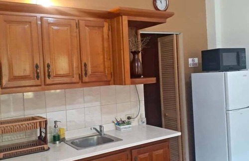 Les Coteaux Casa | Greenhaven Cottage B&B