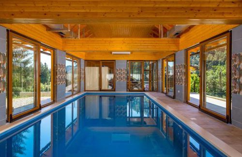 Trsce Villa | Greenhouse Ella with heated pool