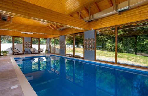 Trsce Villa | Greenhouse Ella with heated pool