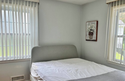 Wayland Casa | Greenhouse escape in quiet neighborhood right outside of Boston