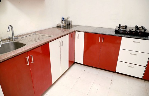Chittaranjan Hotel | Greenleaf Apartment And Suites, Chittaranjan Park