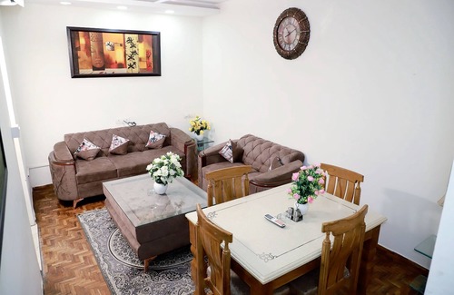 Chittaranjan Hotel | Greenleaf Apartment And Suites, Chittaranjan Park