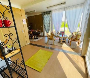 Bekecs Otro | GreenPark Tiny House, Garden Terrace & Parking
