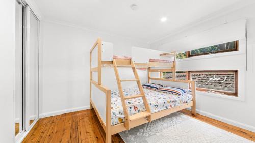 Pearl Beach Casa | Greenpoint- 200m To Beach, pet friendly
