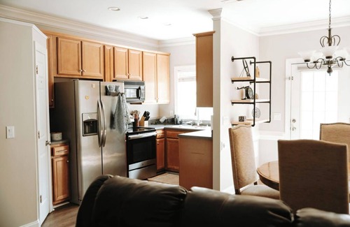 Greensboro Casa | Greensboro Charm - Cozy 3-bedroom Townhome with WiFi, AC in amazing Greensboro