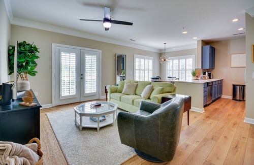 Old Irving Park Condominio | Greensboro Condo Rental Near Hospital & Trails!