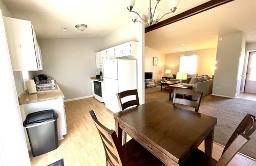 Greensboro Casa | Greensboro's Hidden Gem 3bd/1.5bth Cozy Clean Home