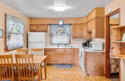 Green Lake Cabaña | Greenway Log Cottage - 1