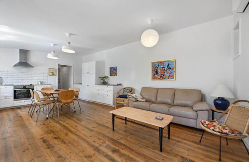 Bathurst Casa | Greenwood Cottage - Close to CBD, Leafy Backyard