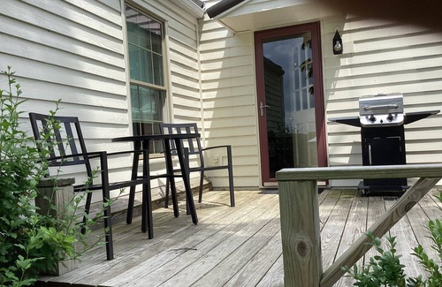 Versailles Cabina | Greenwood Farm log cabin close to the Bourbon Trail and Keeneland
