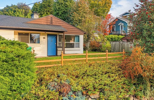 Phinney Ridge Apartamento | Greenwood's Wildflower Glow WalkScore 81