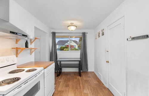 Phinney Ridge Casa | Greenwood's Wildflower Glow | Walk Score 81