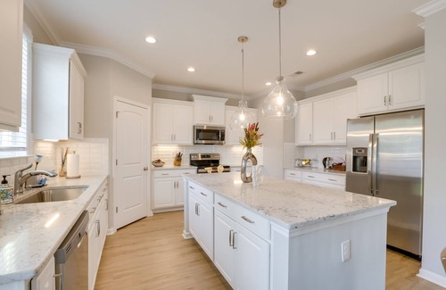 Greer Casa | Greer Family Home w/ Library, Sunroom & Backyard!