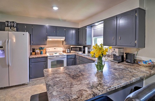 Higden Casa | Greers Ferry Home w/ Yard, < 1 Mi to Marina!