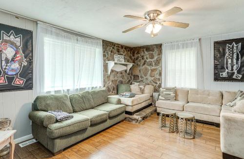 Higden Casa | Greers Ferry Home with Fire Pit Near Shiloh Marina!